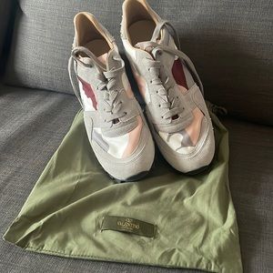 New never worn Valentino shoes size 8.5 men size 10 in women unisex